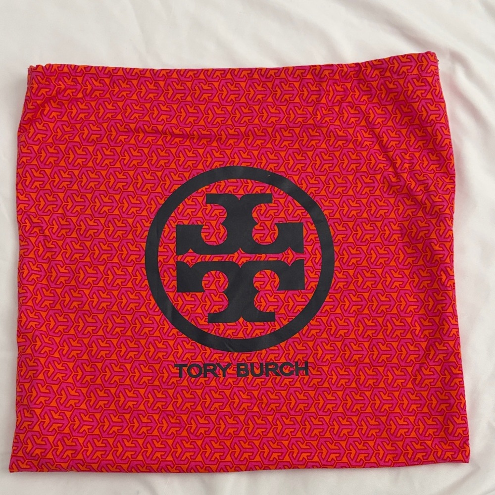 Tory Burch Black Quilted Convertible Bag - Picture 13 of 13